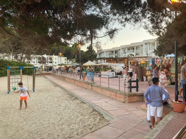 Cala Llonga Market