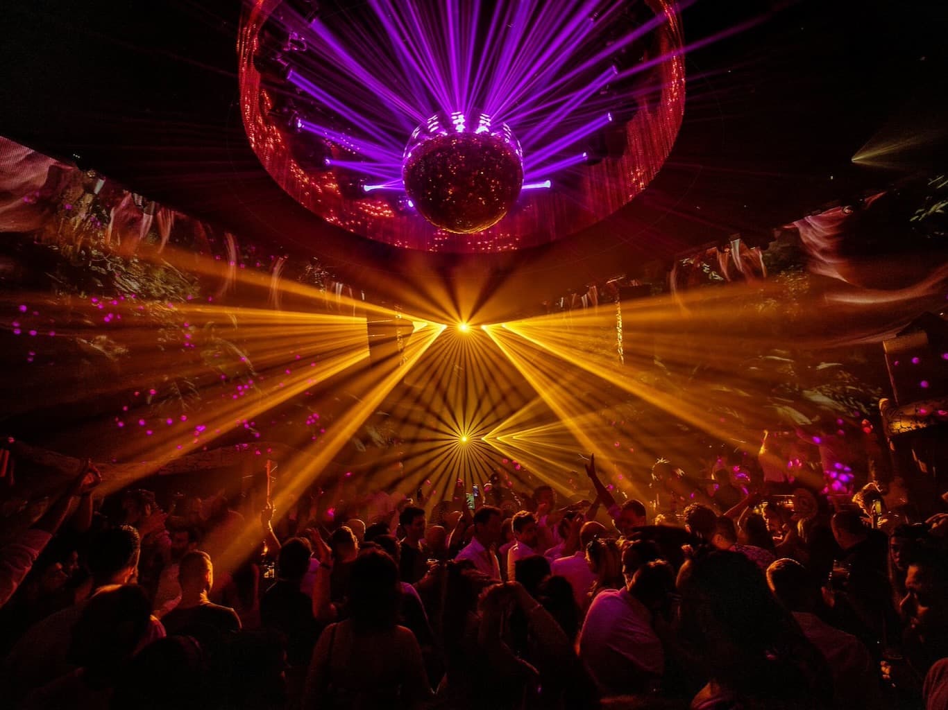 Chinois Ibiza Presents Bora Uzer