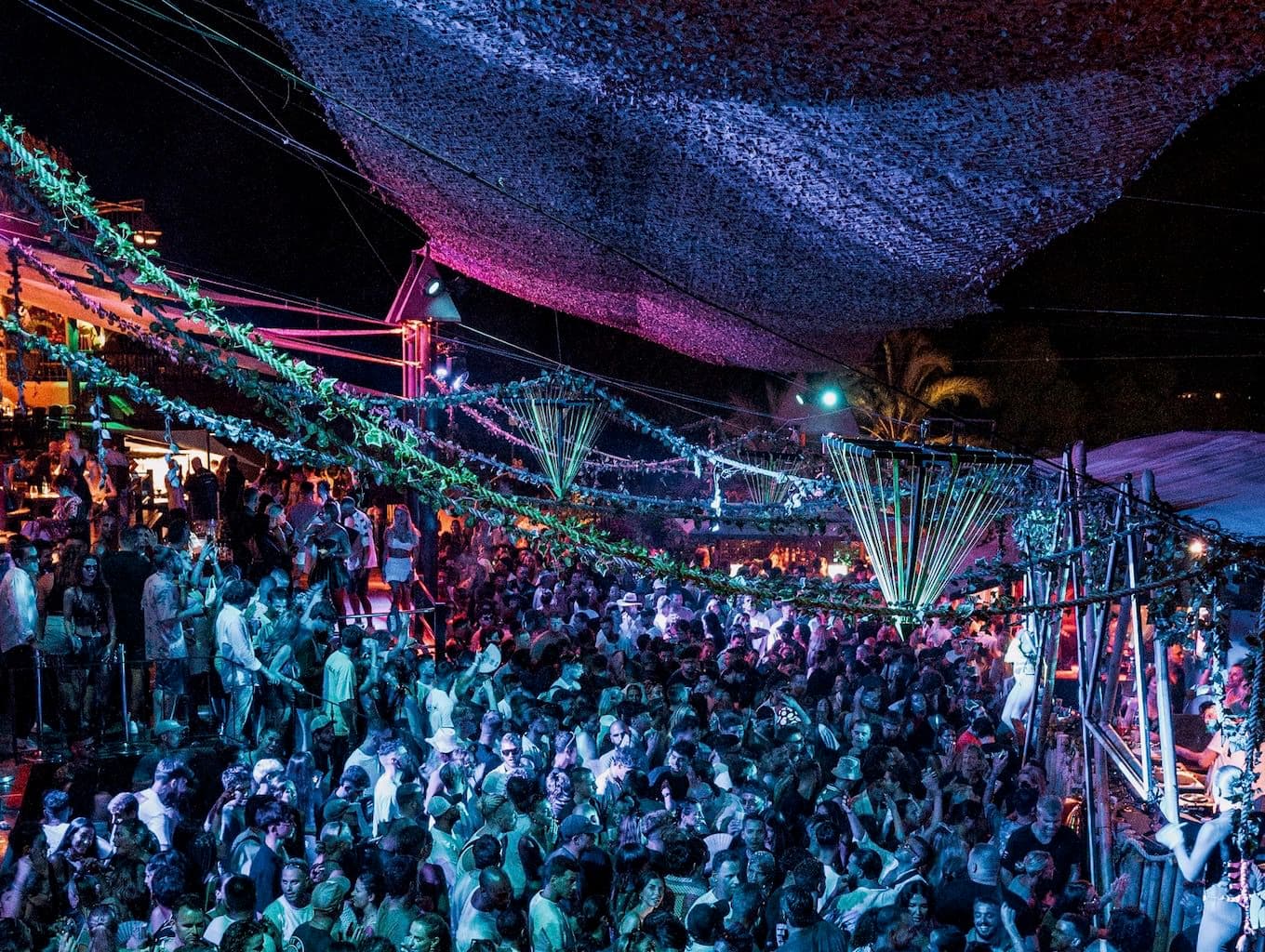 WooMooN presents Renaissance at Cova Santa